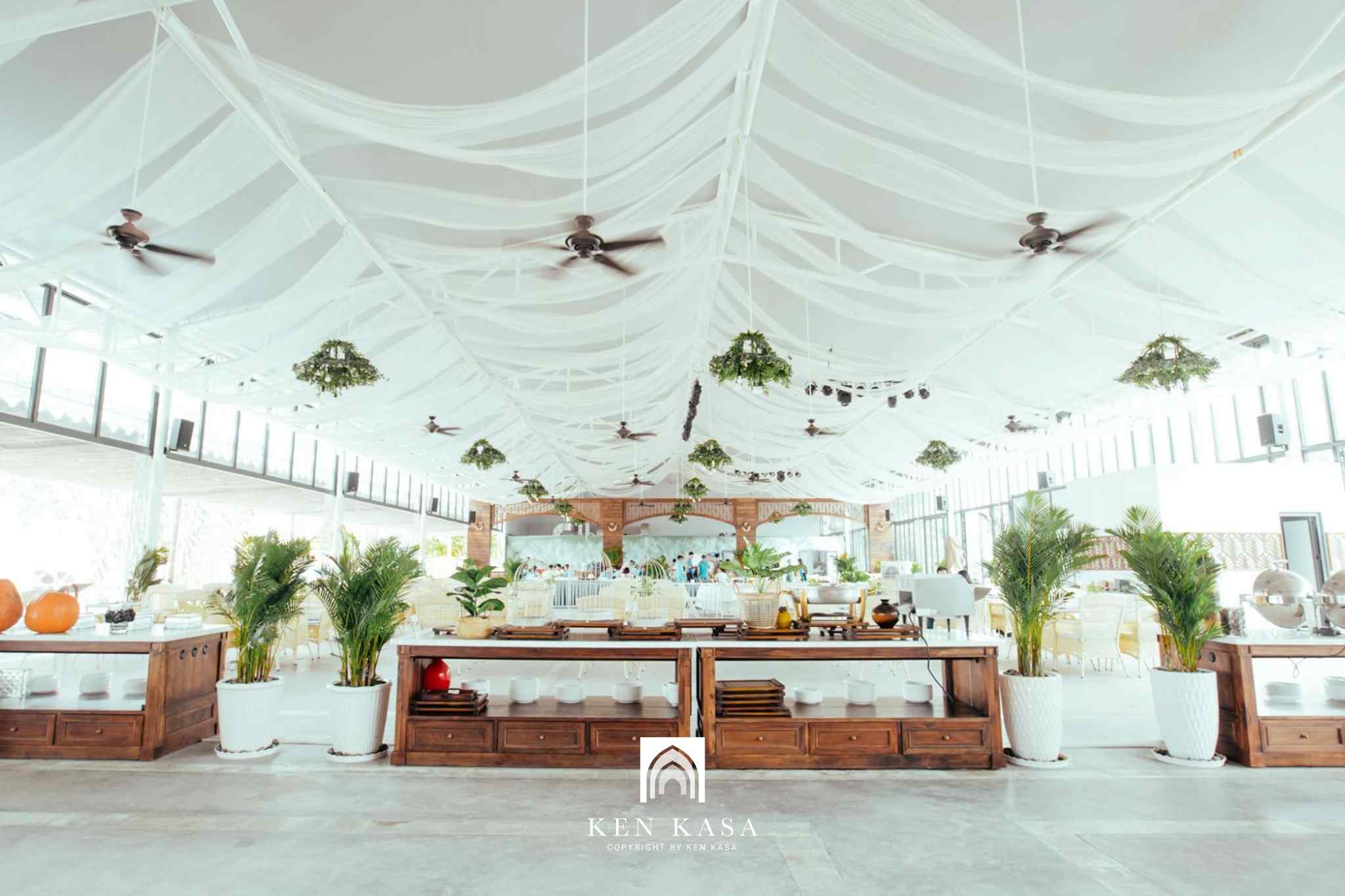 Nh&agrave; h&agrave;ng SunRise tại Sunset Sanato Resort & Villas Ph&uacute; Quốc